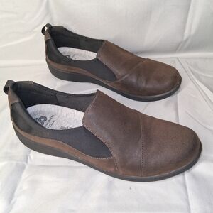 Clarks Cloudsteppers Women's Brown Slip-On Flats with Black Elastic Panels
